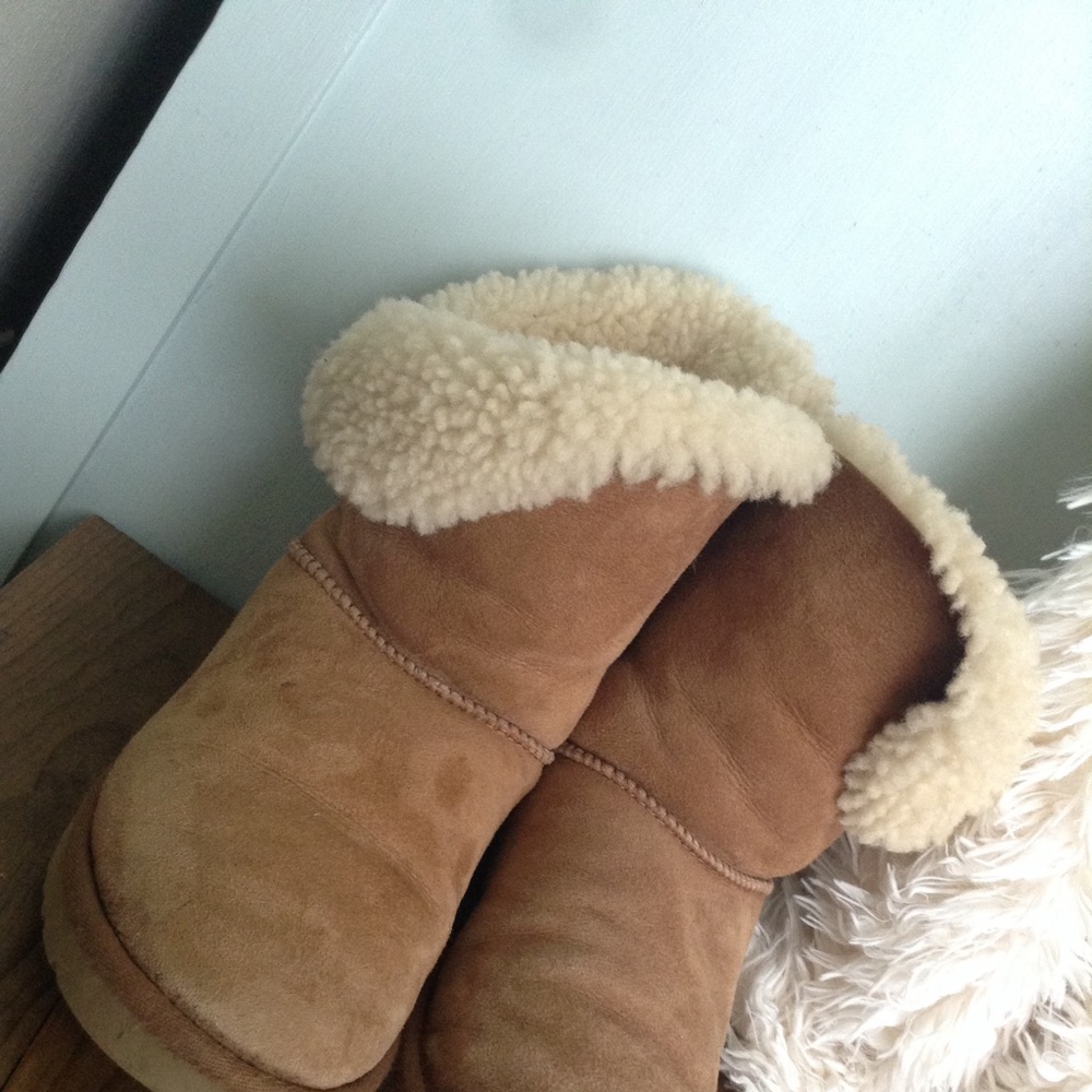 Authentic Ugg Bailey Button Boots